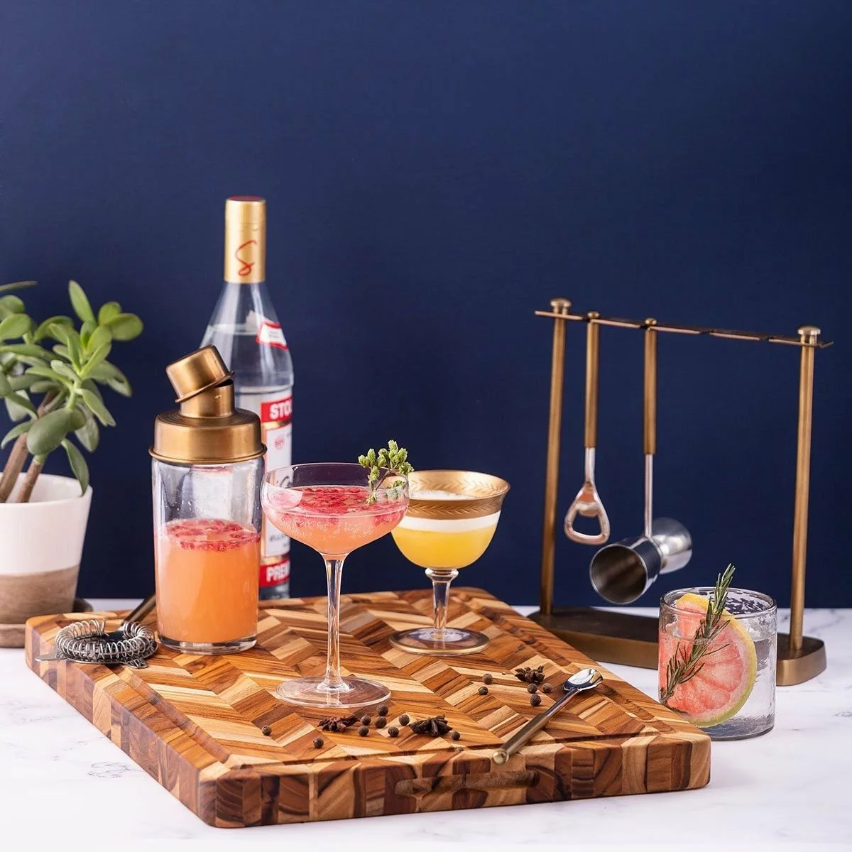 TeakHaus Herringbone Edge-Grain Cutting/Serving Board W/Hand Grip (Rectangle) | 16" X 12" X 1.5" - Image 2