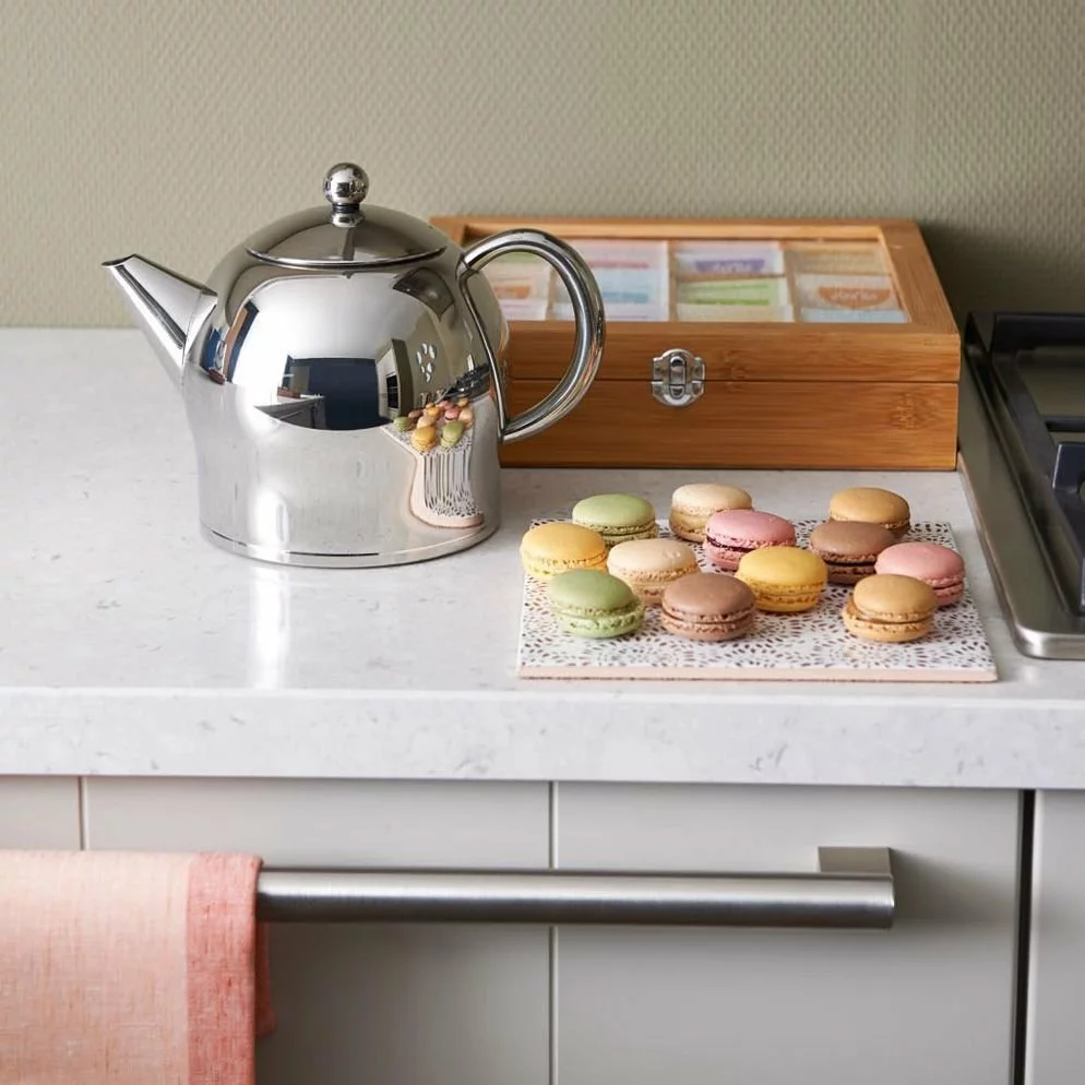 Bredemeijer Santhee 47oz Stainless Steel Teapot | Shiny - Image 2